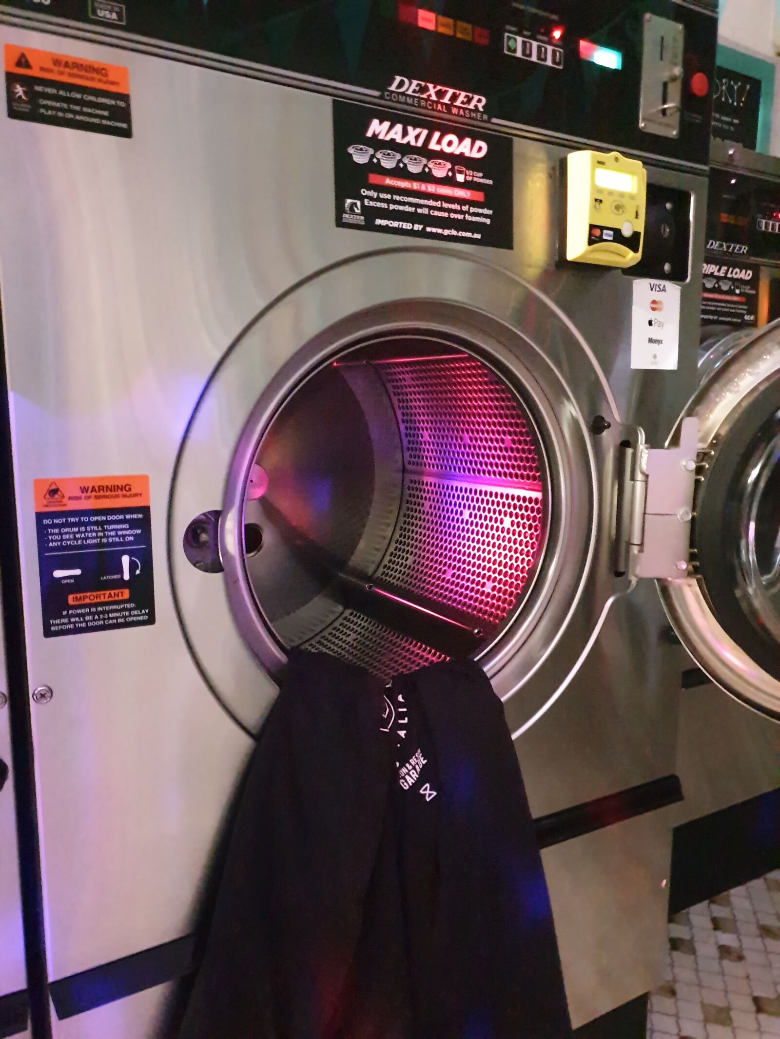 Samsung Galaxy S9 sample photo. Laundromat, launderette, coin laundry photography