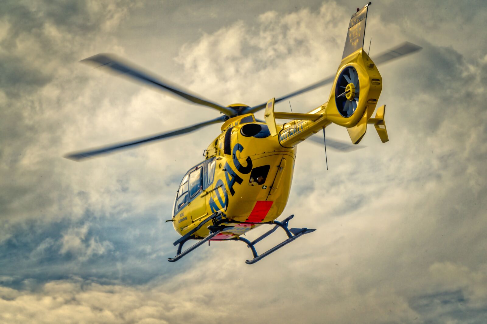 Sony a6000 + Sony E PZ 18-105mm F4 G OSS sample photo. Adac, helicopter, rescue helicopter photography