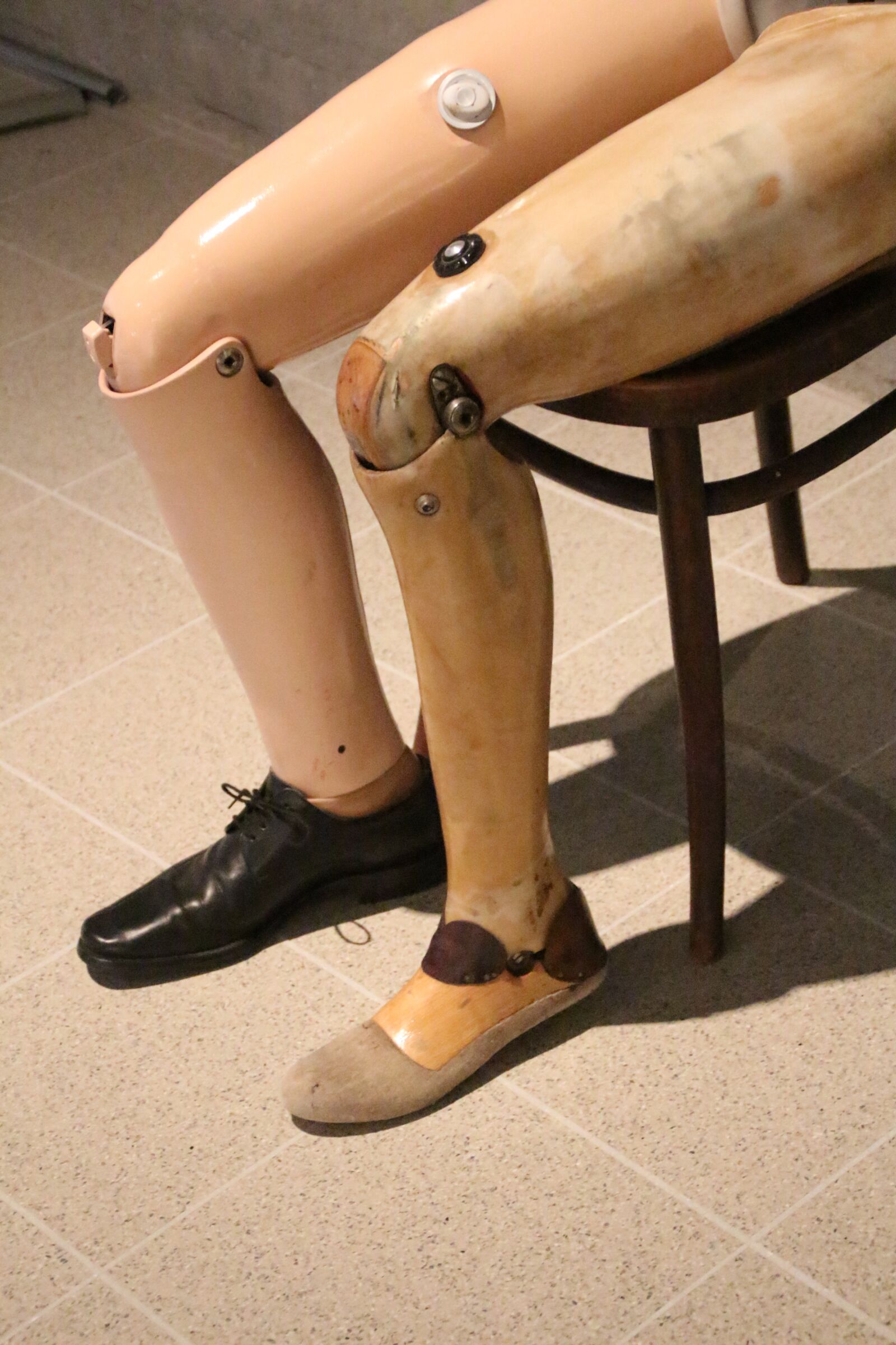 Canon EOS 100D (EOS Rebel SL1 / EOS Kiss X7) sample photo. Prosthetic, artificial limb, leg photography