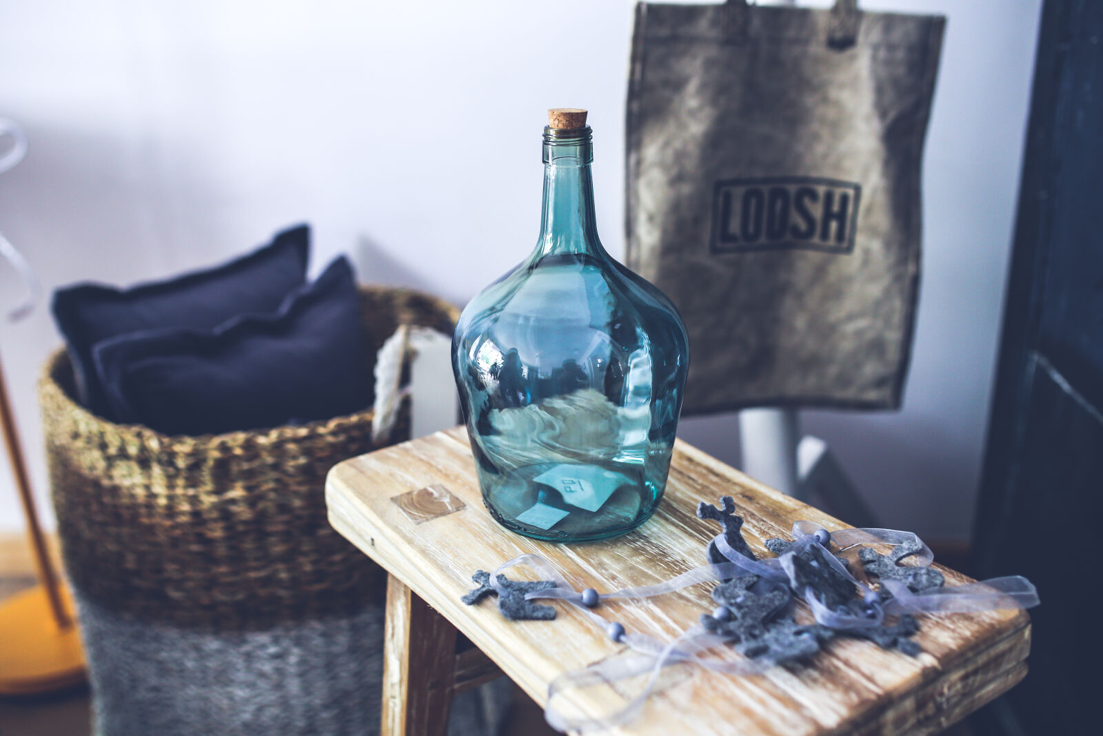 Canon EOS 6D + Sigma 35mm F1.4 DG HSM Art sample photo. Blue, carafe, on, the photography