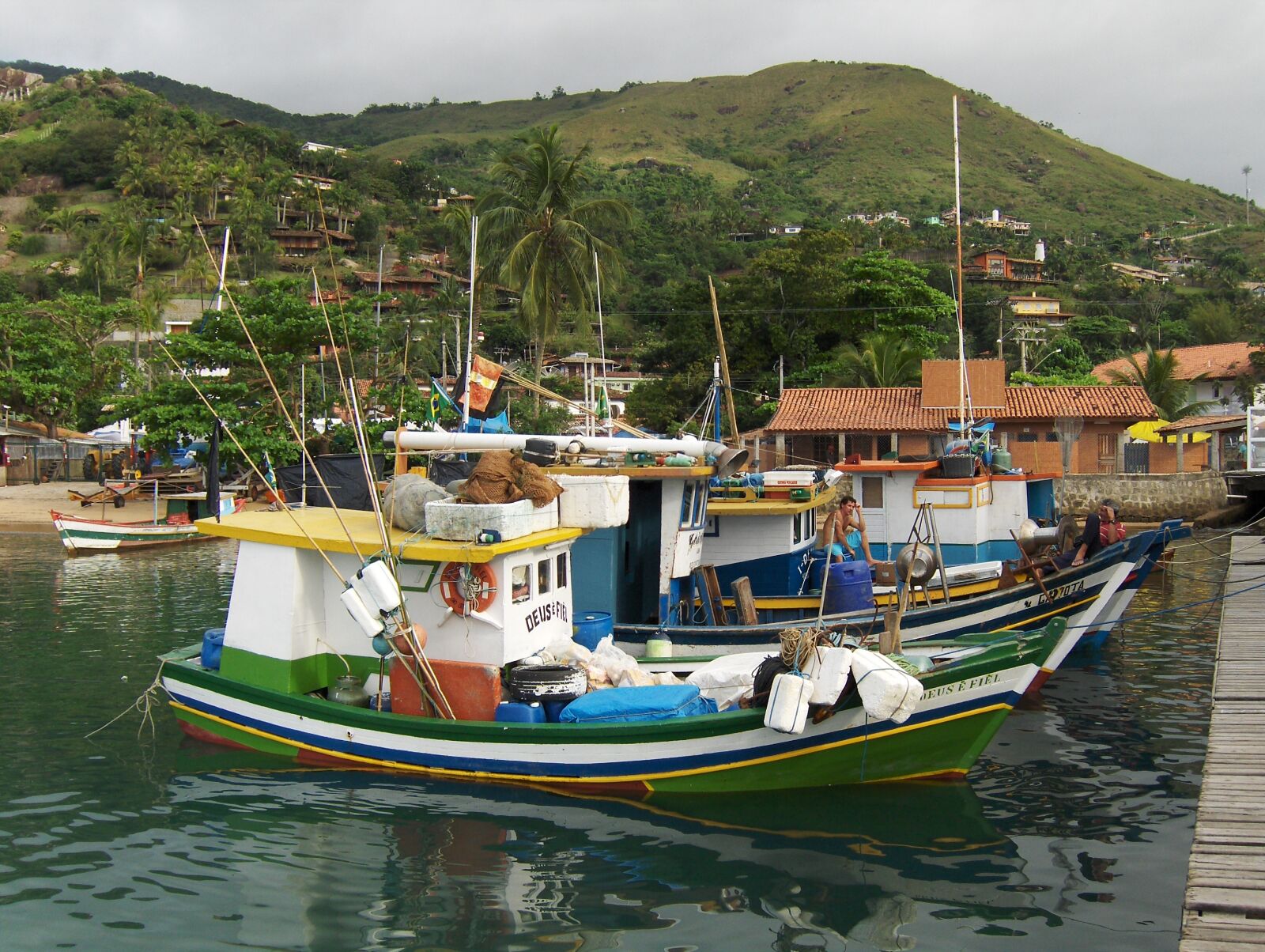 HP PHOTOSMART R927  (V01.00) sample photo. Vessel, ilhabela, fishing boat photography