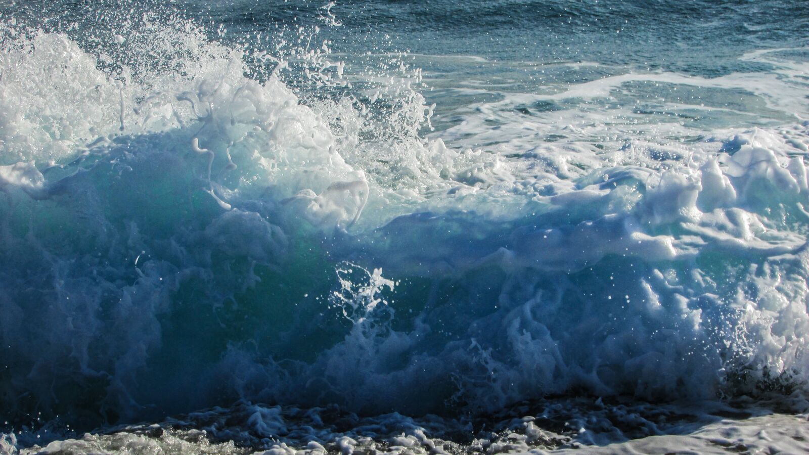Canon PowerShot SX400 IS sample photo. Waves, foam, spray photography