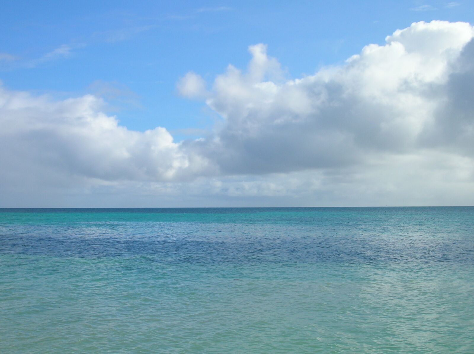 Nikon E4600 sample photo. Ocean, clouds, horizon photography