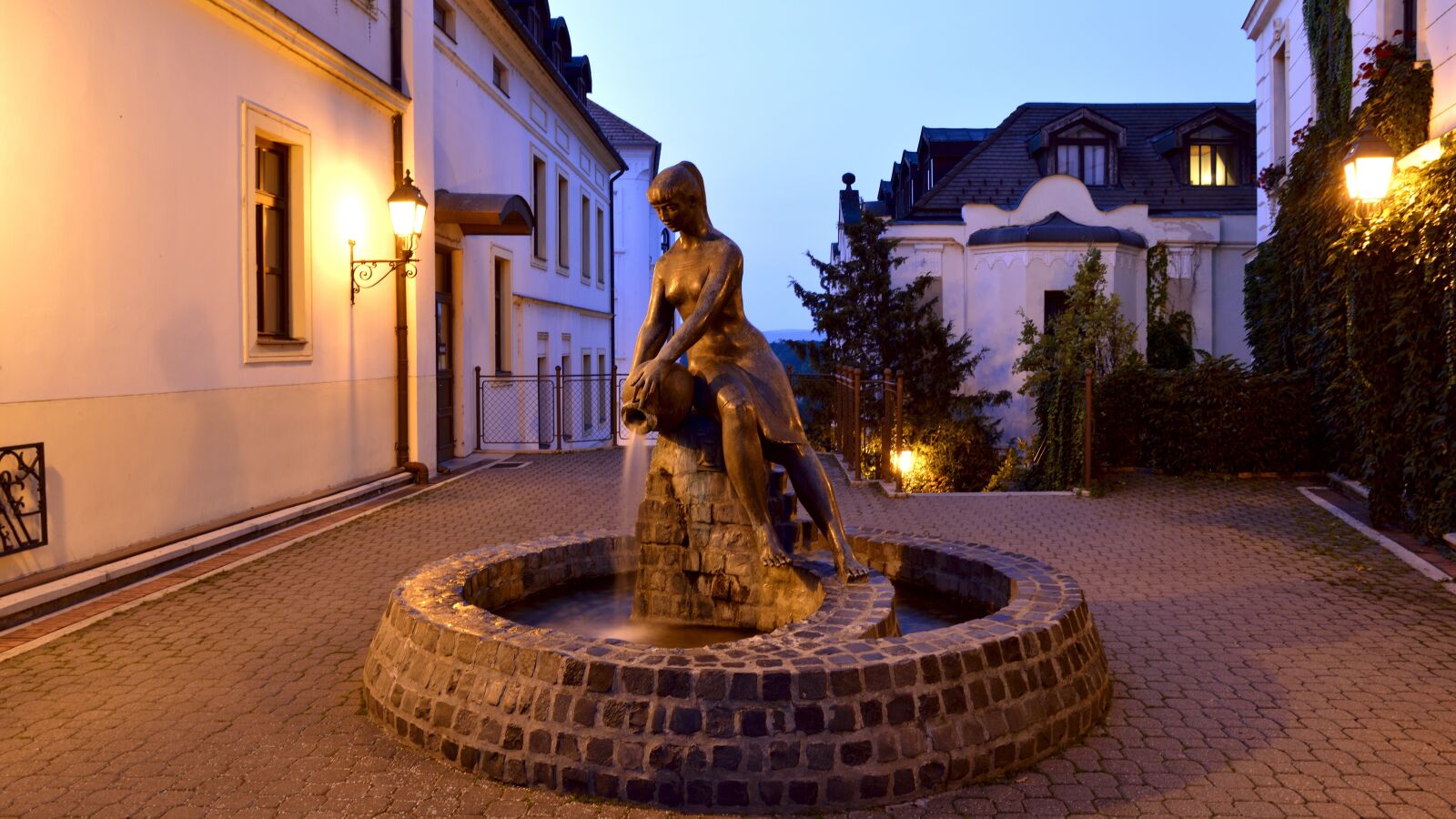 Nikon D3200 sample photo. Statue, old town square photography
