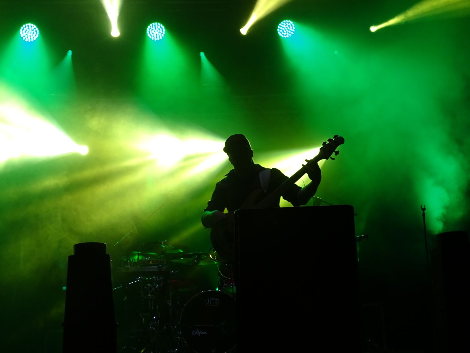 Sony Cyber-shot DSC-HX400V sample photo. Concert, light, music photography