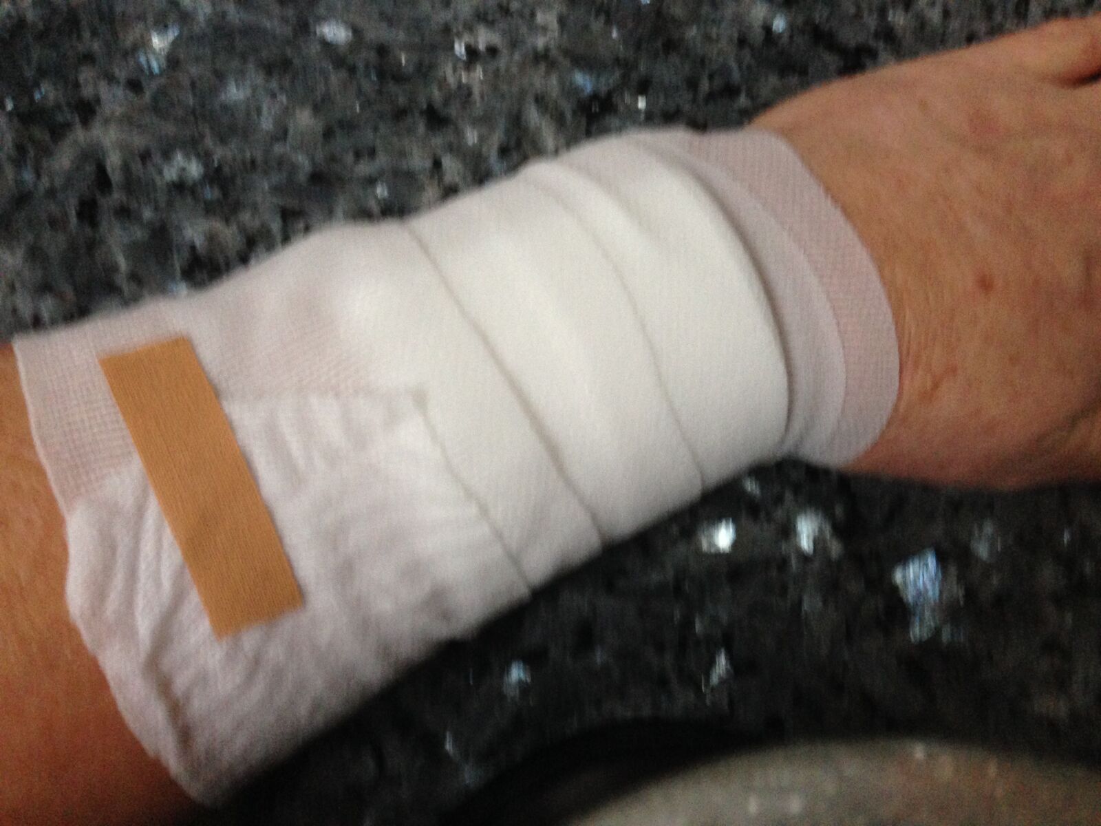 iPhone 5 back camera 4.12mm f/2.4 sample photo. Have some bandages, snelverband photography