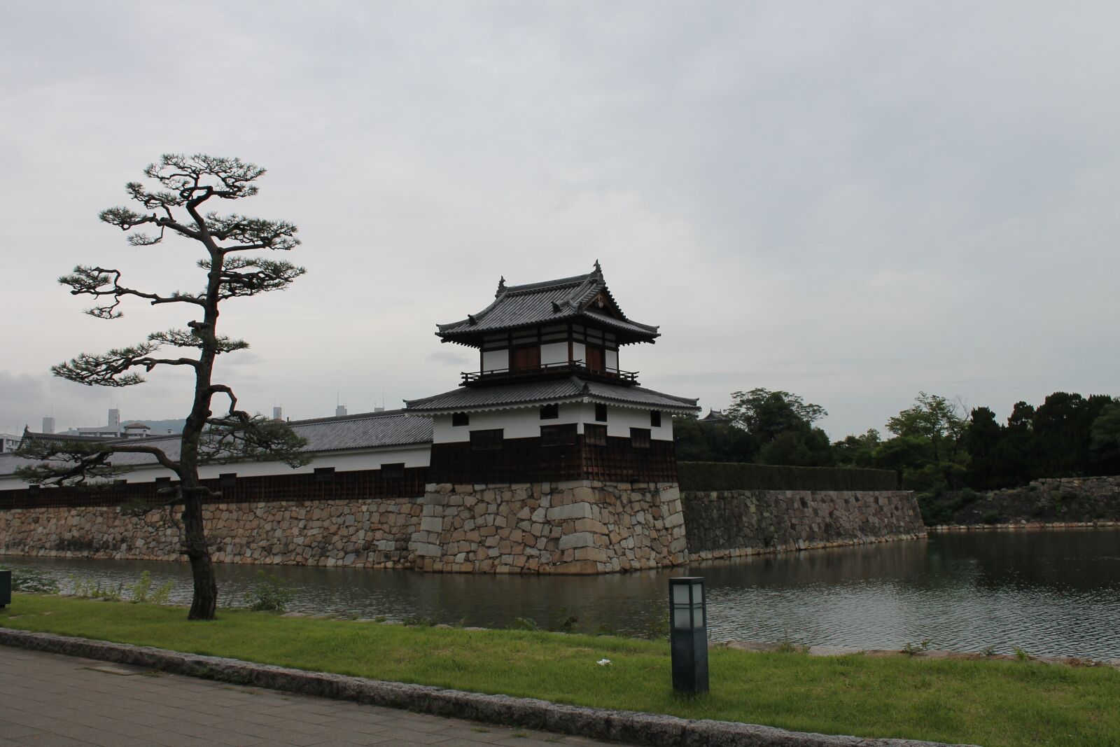 Canon EOS 1100D (EOS Rebel T3 / EOS Kiss X50) sample photo. Gate house, castle, tree photography
