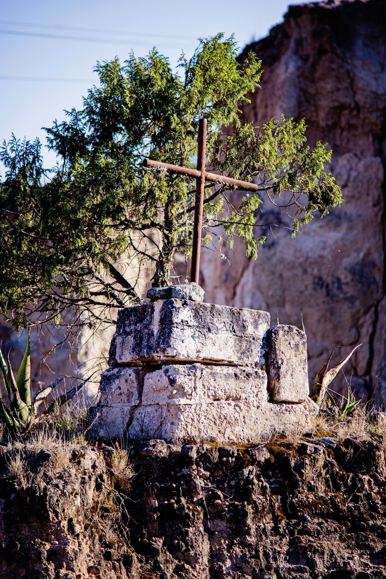 Canon EF-S 55-250mm F4-5.6 IS II sample photo. Cross, burial, grave photography