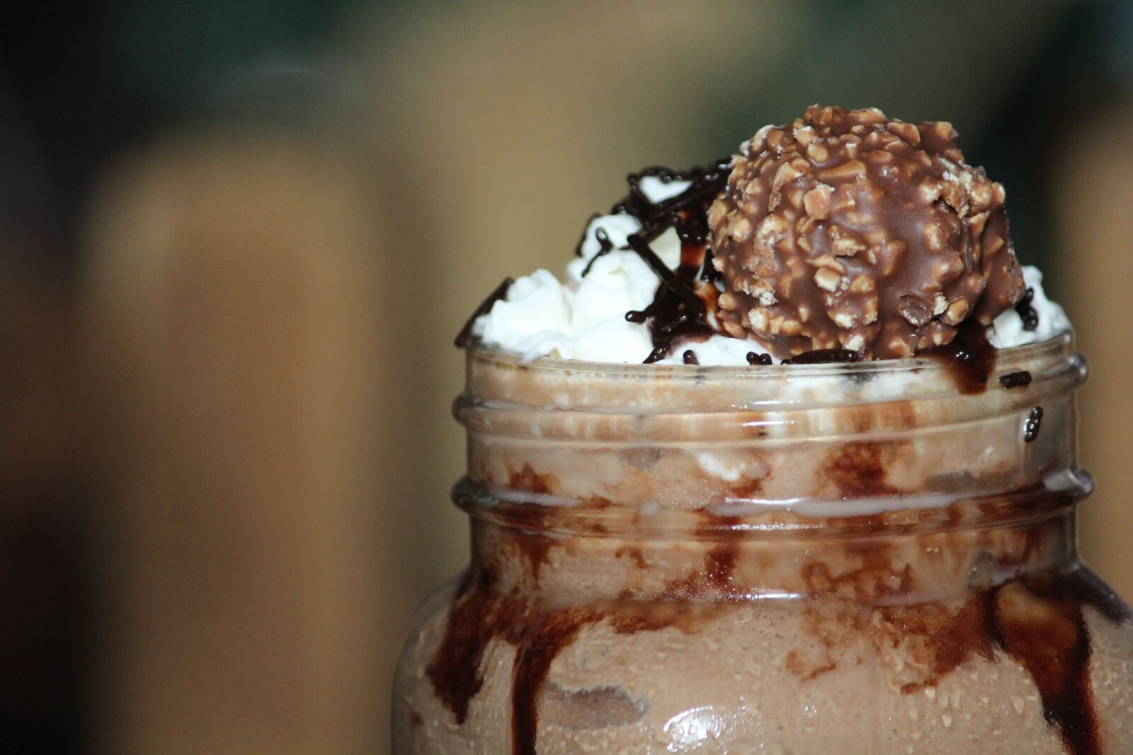 Canon EOS 1300D (EOS Rebel T6 / EOS Kiss X80) + Canon EF-S 55-250mm F4-5.6 IS II sample photo. Ferrero rocher, chocolate, frappe photography