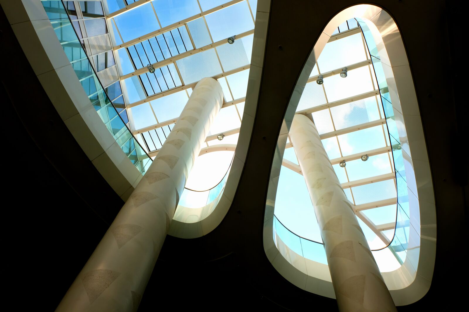 Fujifilm X-T20 sample photo. Architecture, modern, city photography