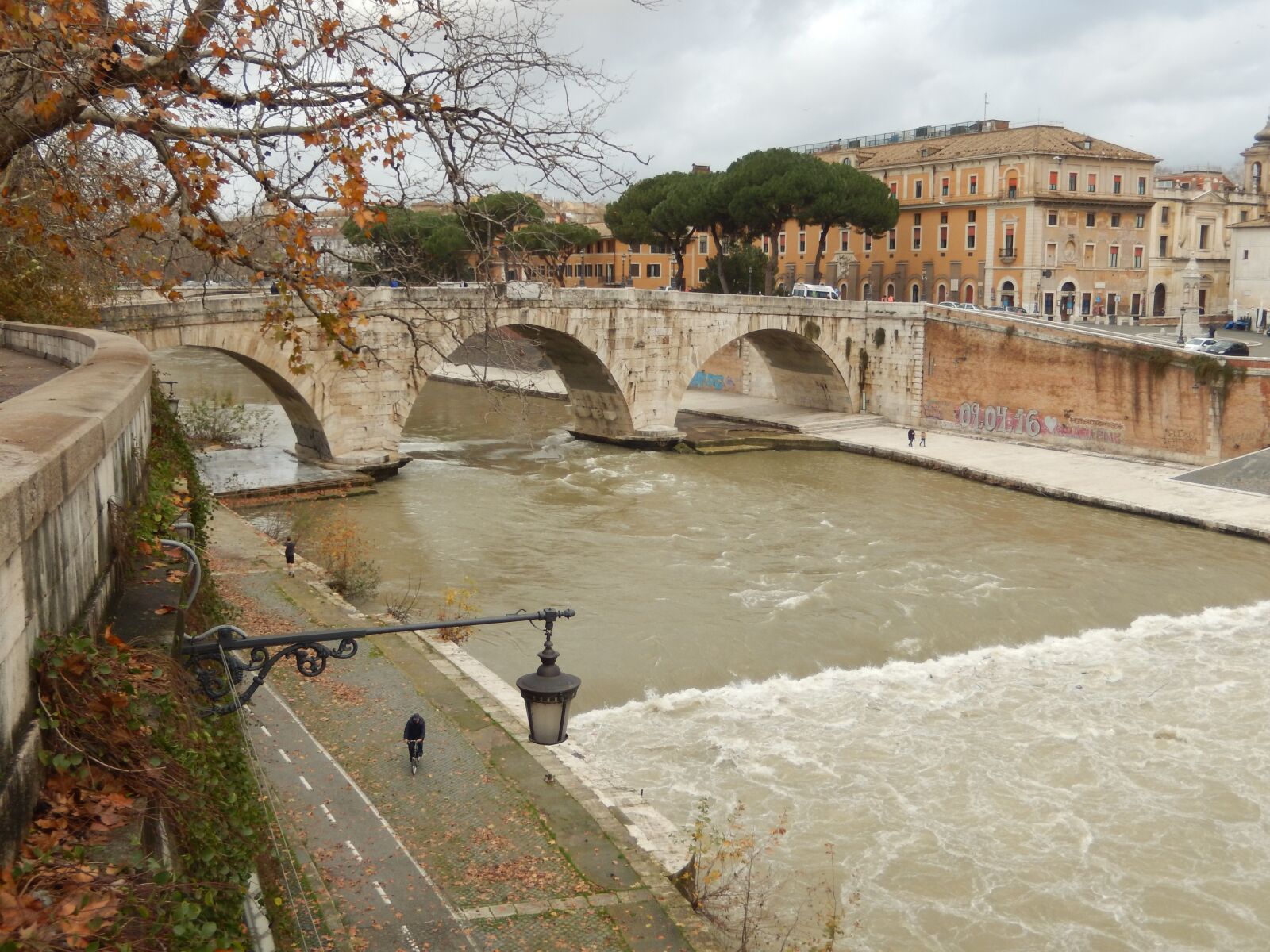 Nikon COOLPIX S9600 sample photo. Rome, tiber, bridge photography
