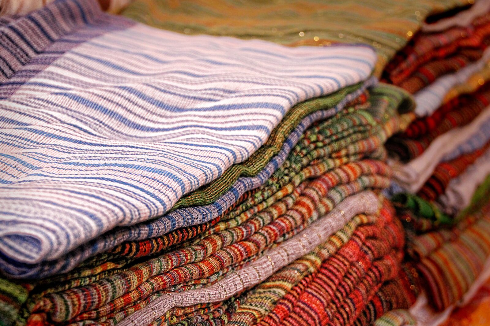 Canon EOS 550D (EOS Rebel T2i / EOS Kiss X4) sample photo. Fabric, colorful, morocco photography
