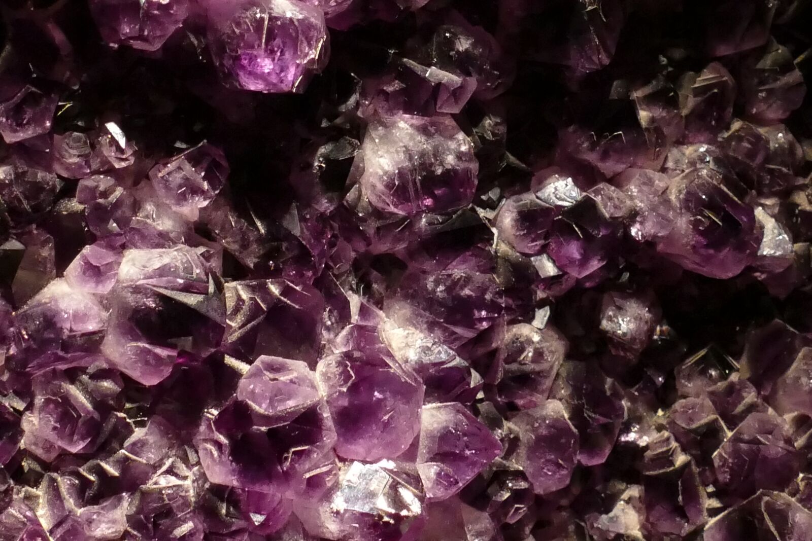 Panasonic Lumix DMC-FZ1000 sample photo. Amethyst, gemstone, rock photography