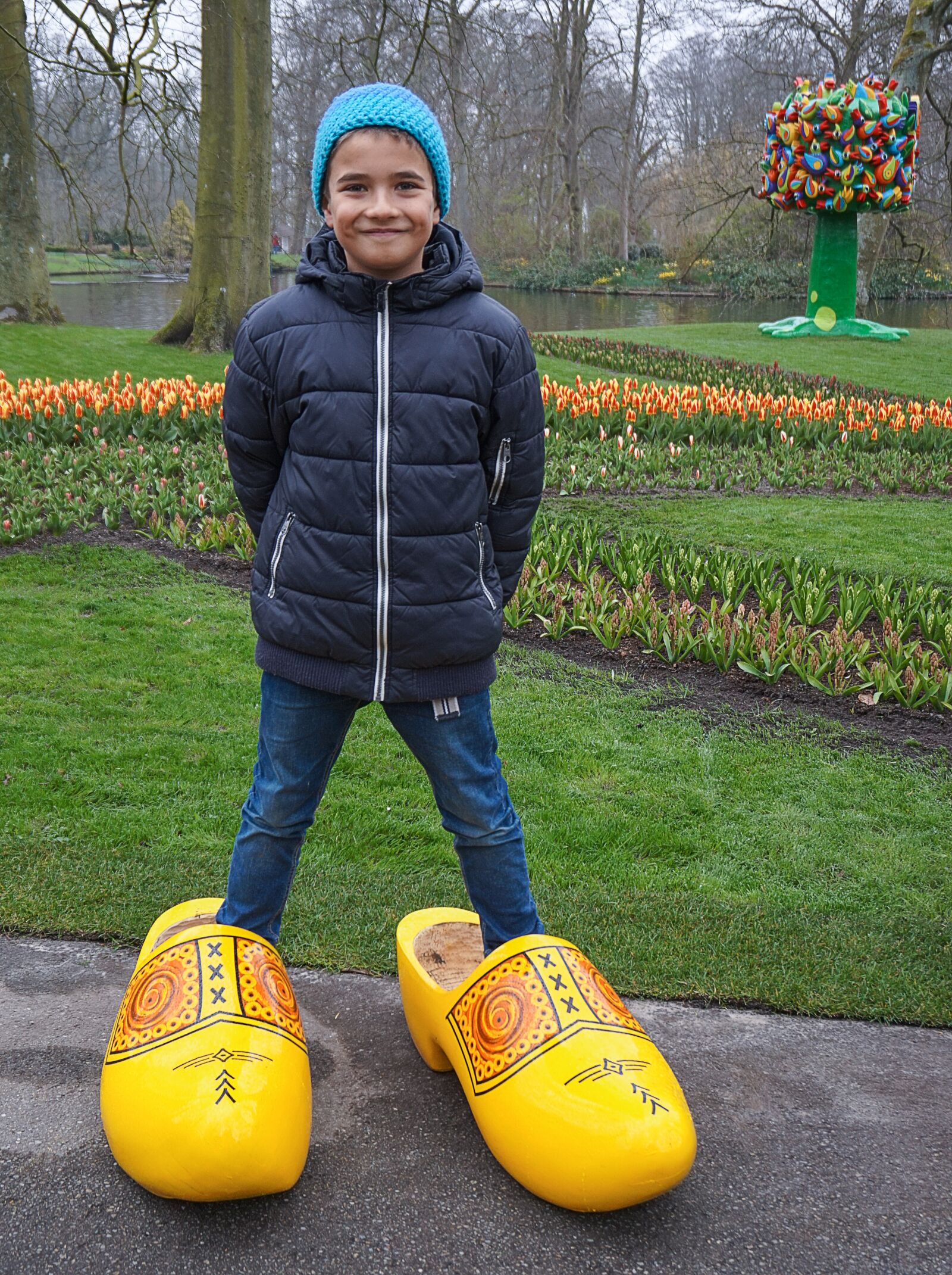 Sony Alpha a5000 (ILCE 5000) sample photo. Boy, wooden shoes, holland photography