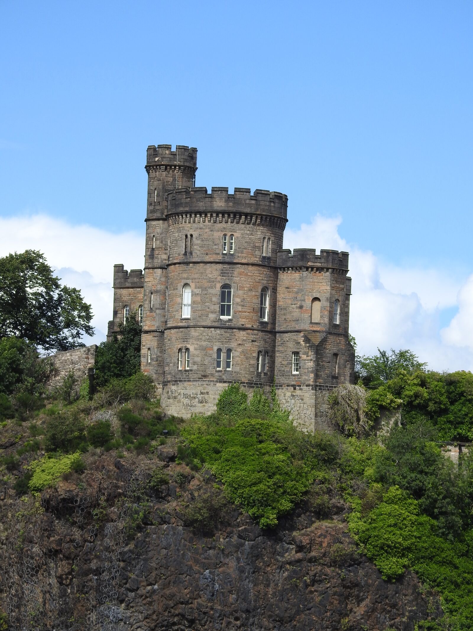 Nikon Coolpix P900 sample photo. Castle, edinburgh, hill photography