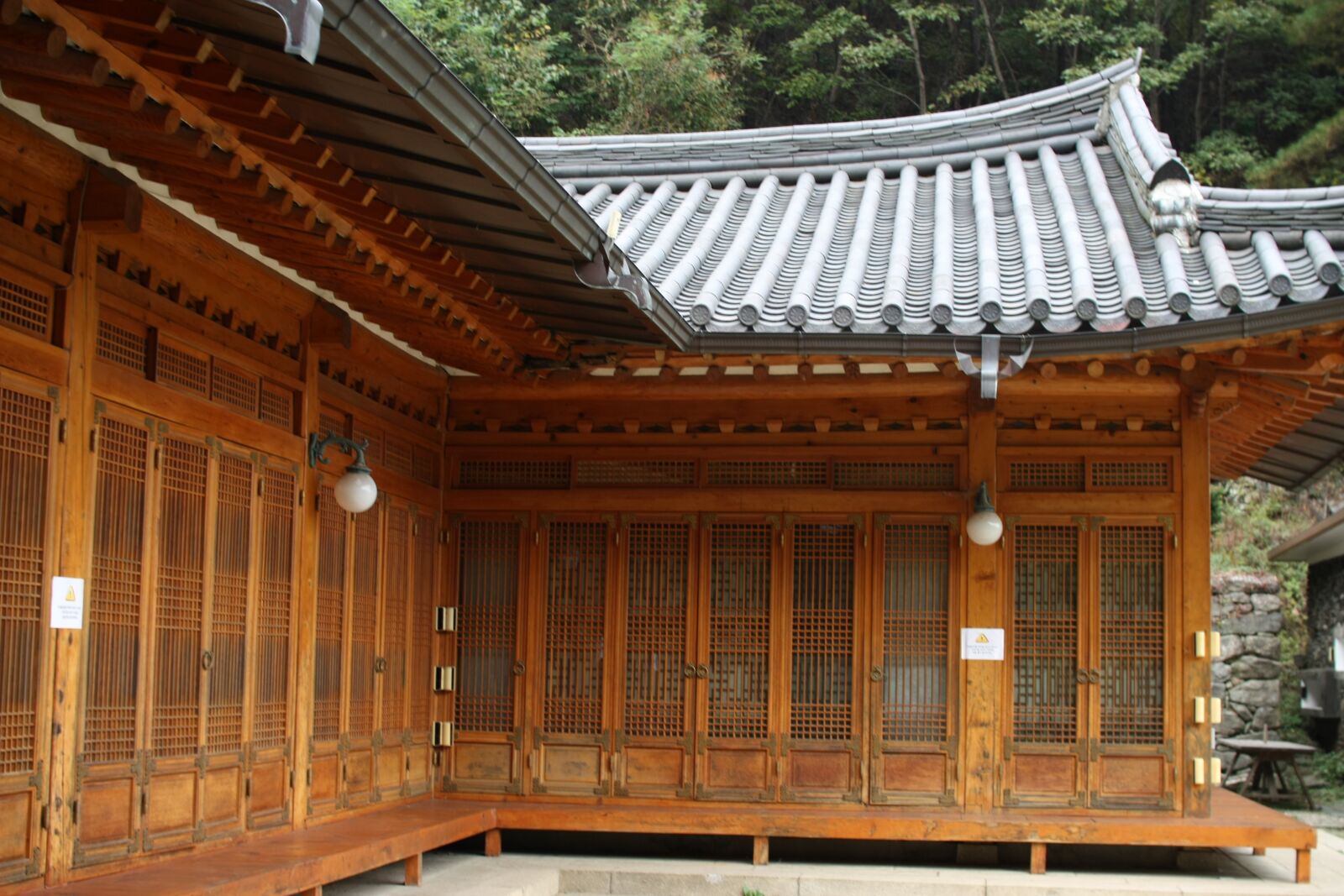 Canon EOS 450D (EOS Rebel XSi / EOS Kiss X2) sample photo. Hanok, landscape, traditional photography