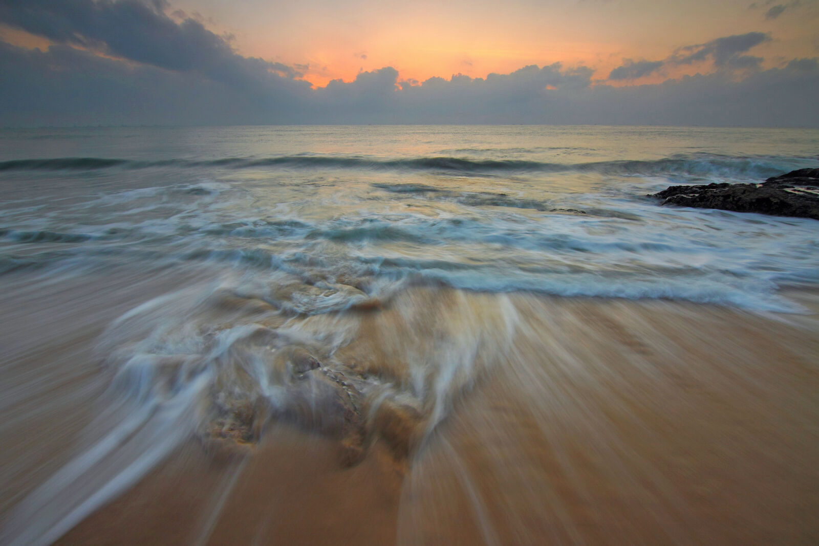 Canon EOS 50D + Tokina AT-X Pro 11-16mm F2.8 DX sample photo. Backlit, beach, clouds, dawn photography