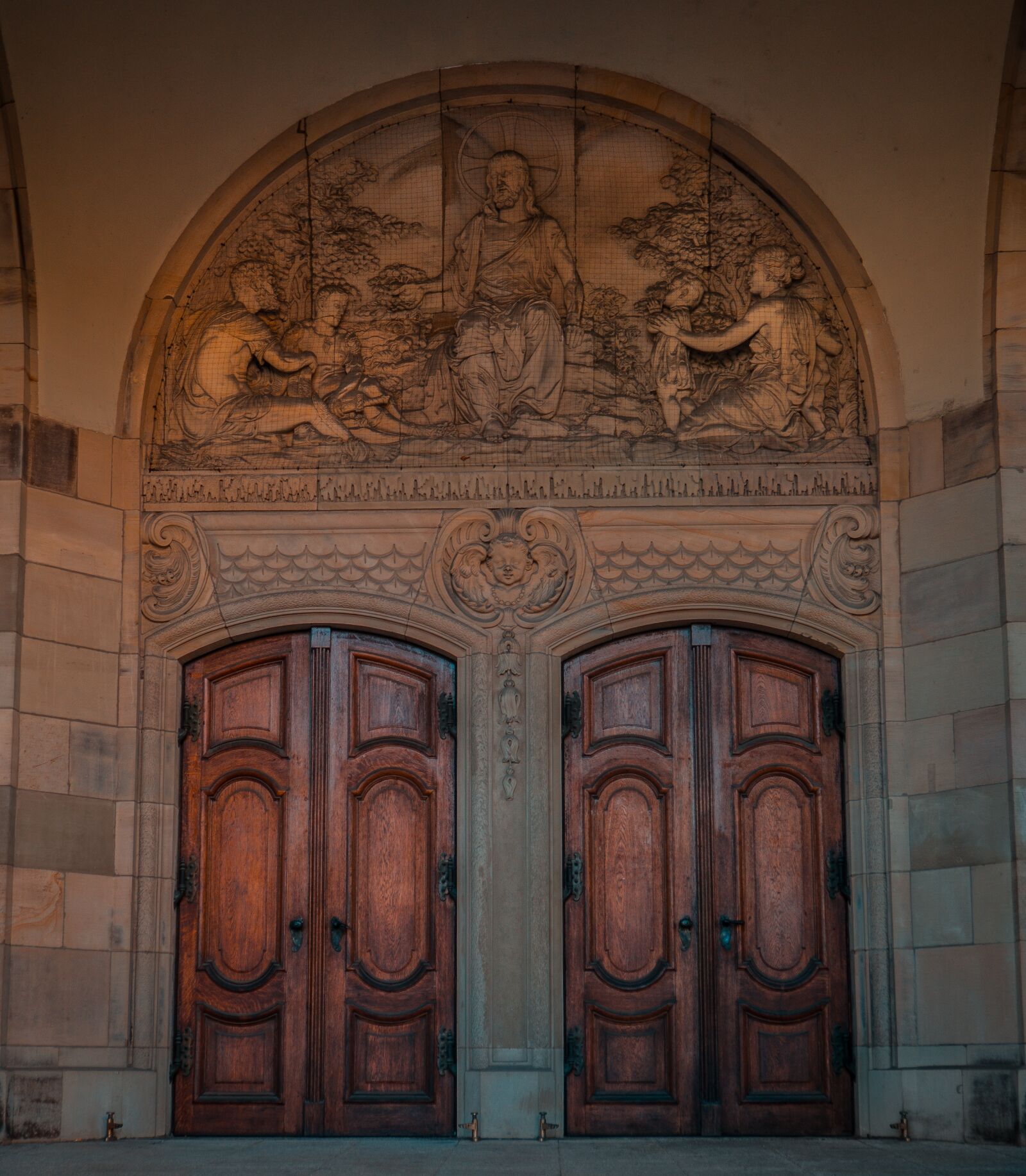 Olympus OM-D E-M10 sample photo. Architecture, door, ornament photography