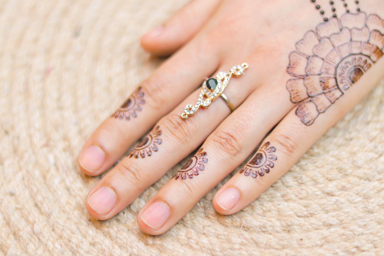 Canon EOS 80D sample photo. Jewellery, henna art, girl photography