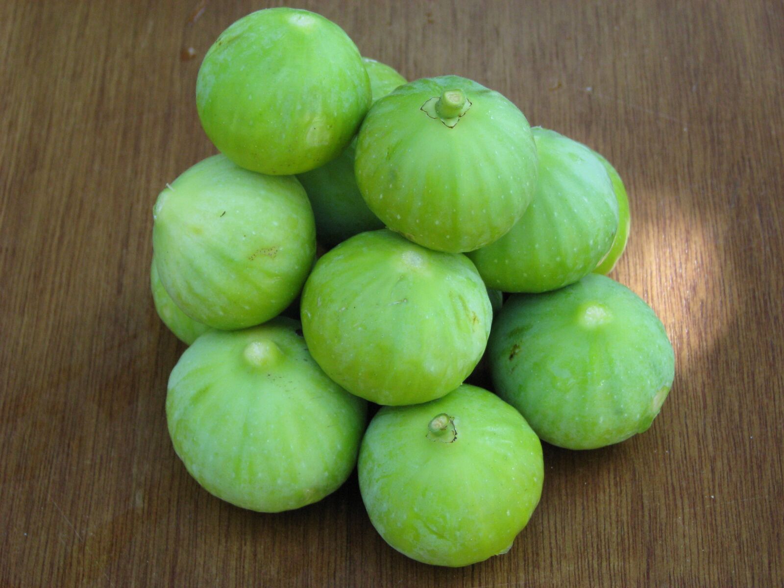 Canon POWERSHOT S5 IS sample photo. Figs, fruit, fresh photography
