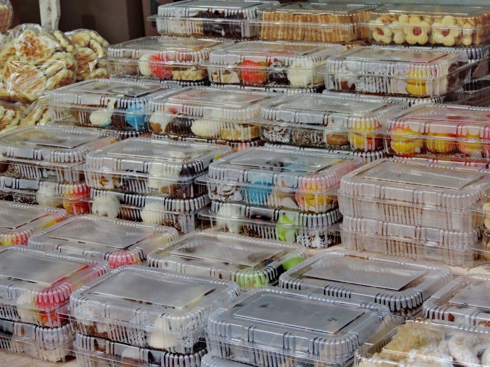 Nikon Coolpix P520 sample photo. Biscuit, cookies, package, plastic photography