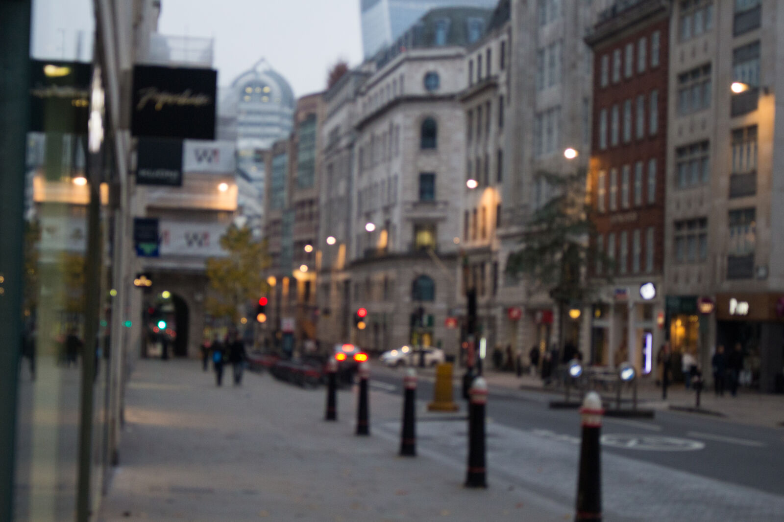 Canon EOS 700D (EOS Rebel T5i / EOS Kiss X7i) sample photo. Blurry, buildings, city, cityscape photography