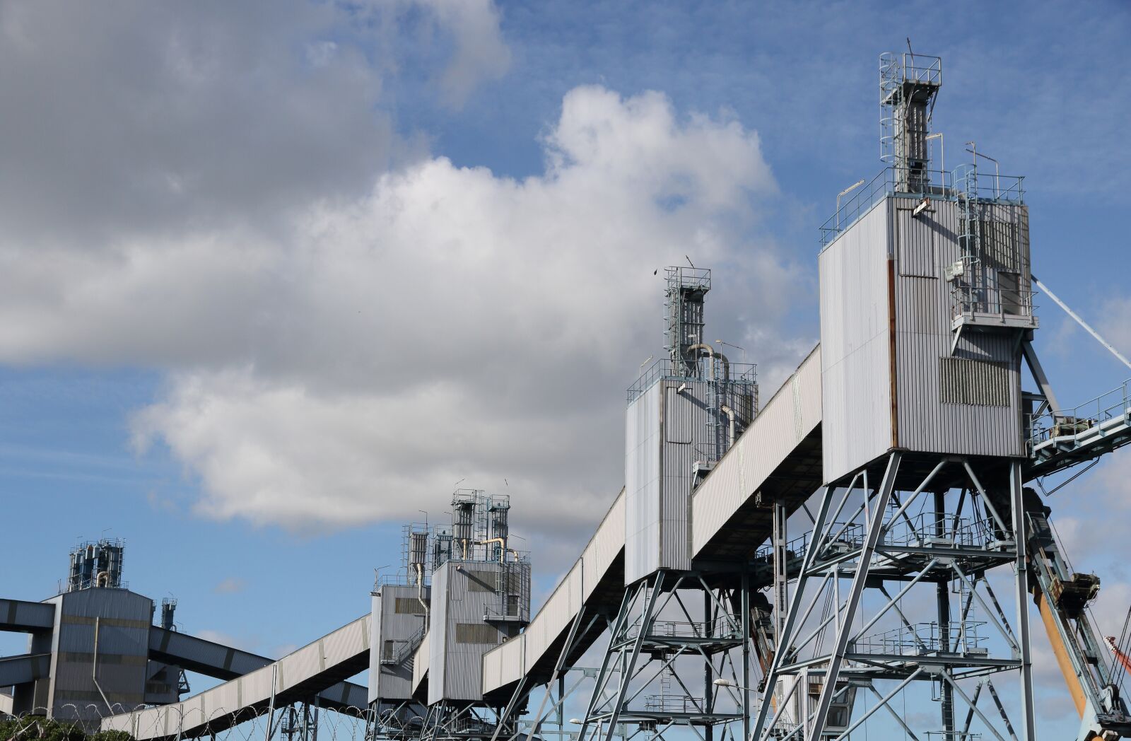 Canon EOS 750D (EOS Rebel T6i / EOS Kiss X8i) sample photo. Portugal, lisbon, silos photography