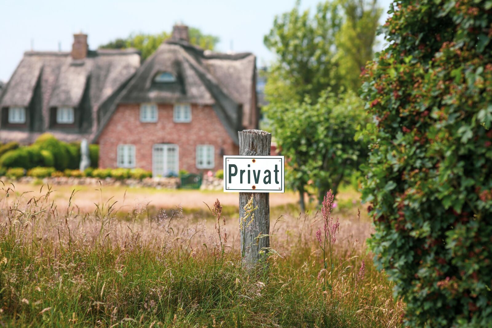 Canon EOS 5D Mark II sample photo. Sylt, shield private, thatched photography