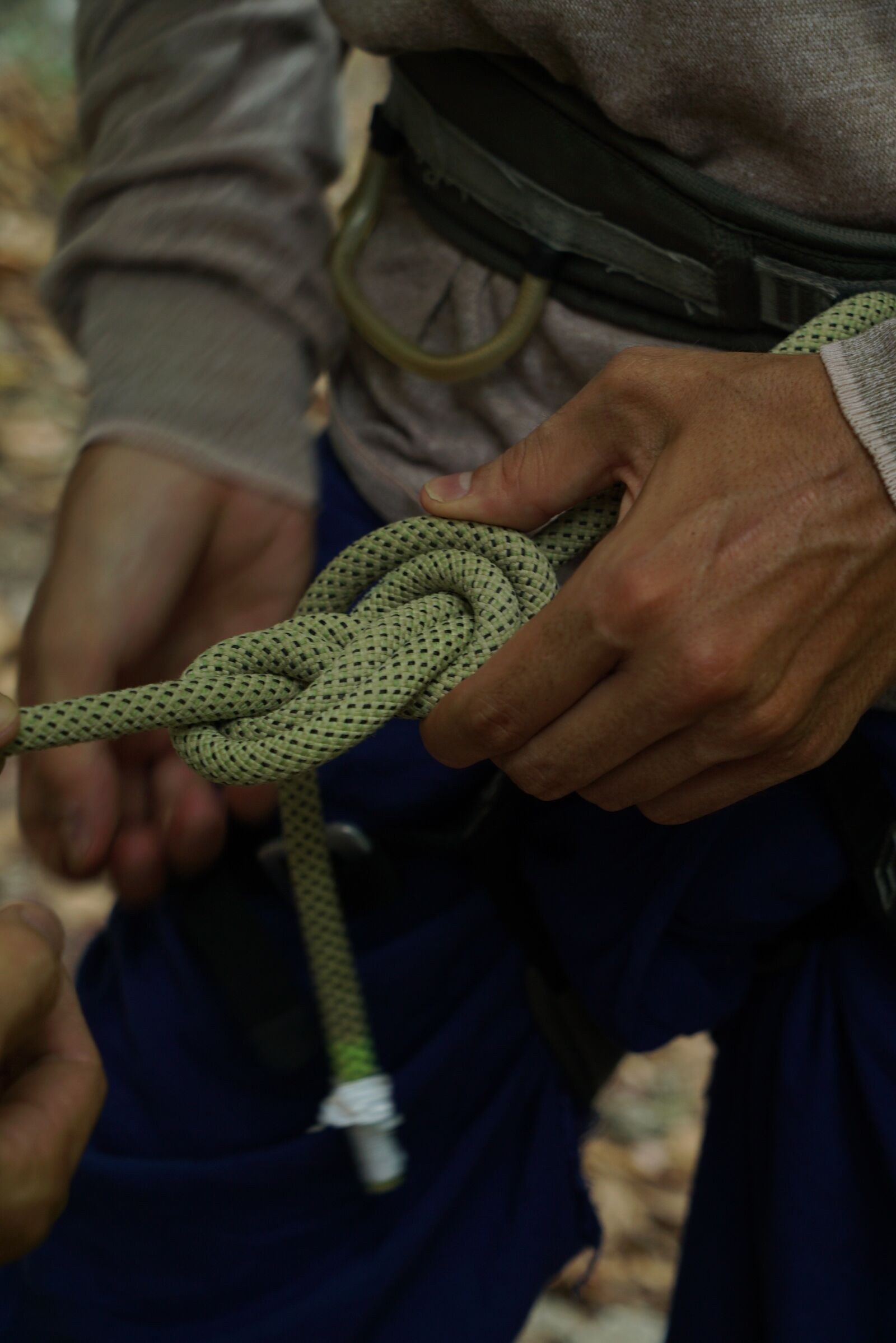 Sony a7S + Sony Vario Tessar T* FE 24-70mm F4 ZA OSS sample photo. Mountaineering, knot, climb photography