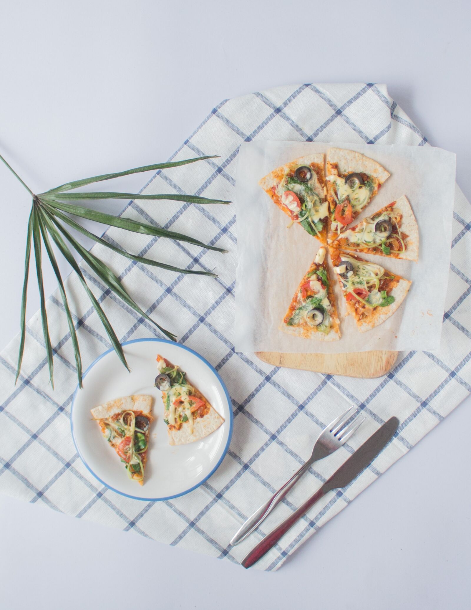 Canon EOS 700D (EOS Rebel T5i / EOS Kiss X7i) sample photo. Food, pizza, dinner photography