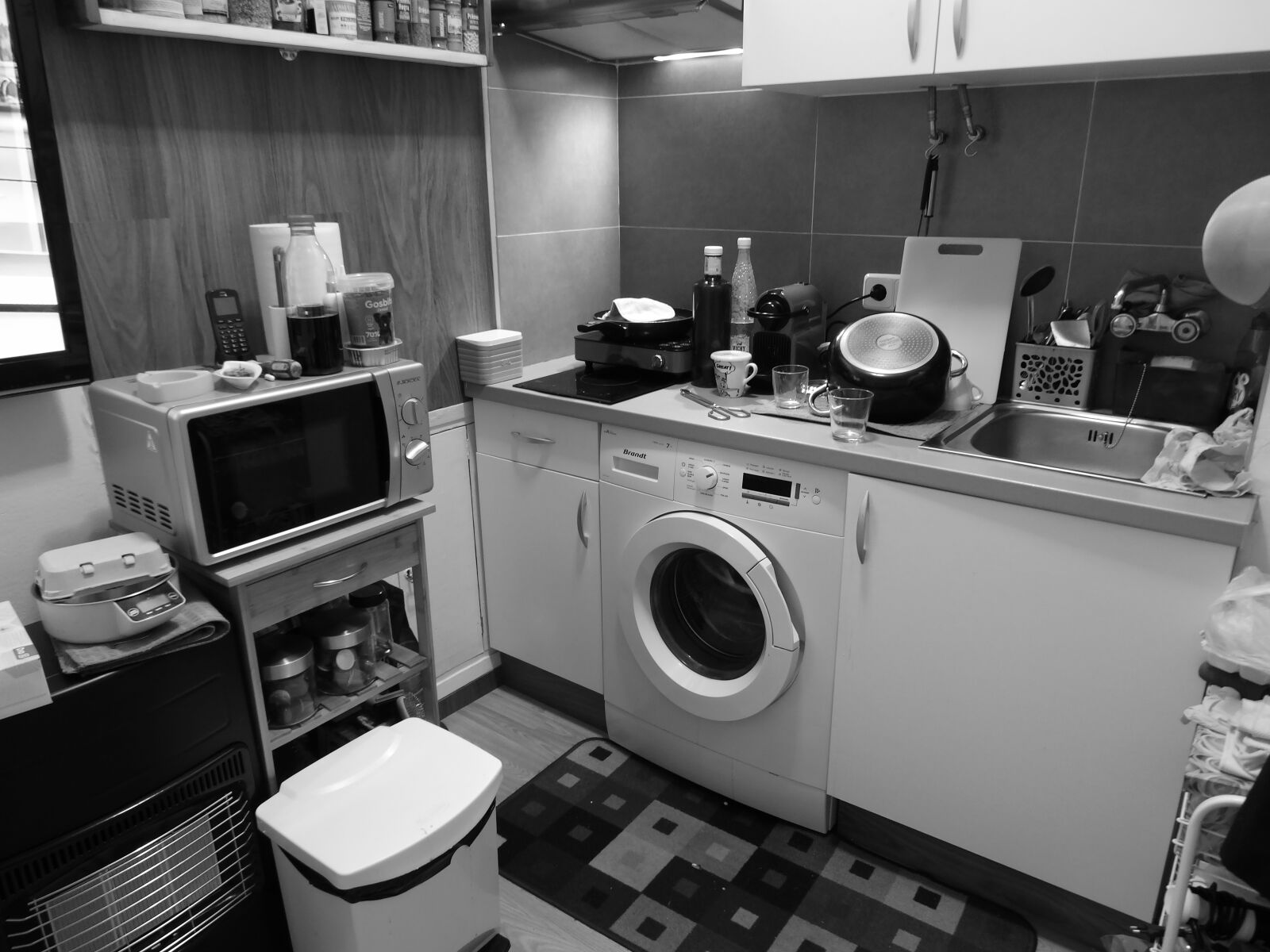 Sony Cyber-shot DSC-HX300 sample photo. Kitchen, apartment, black and photography