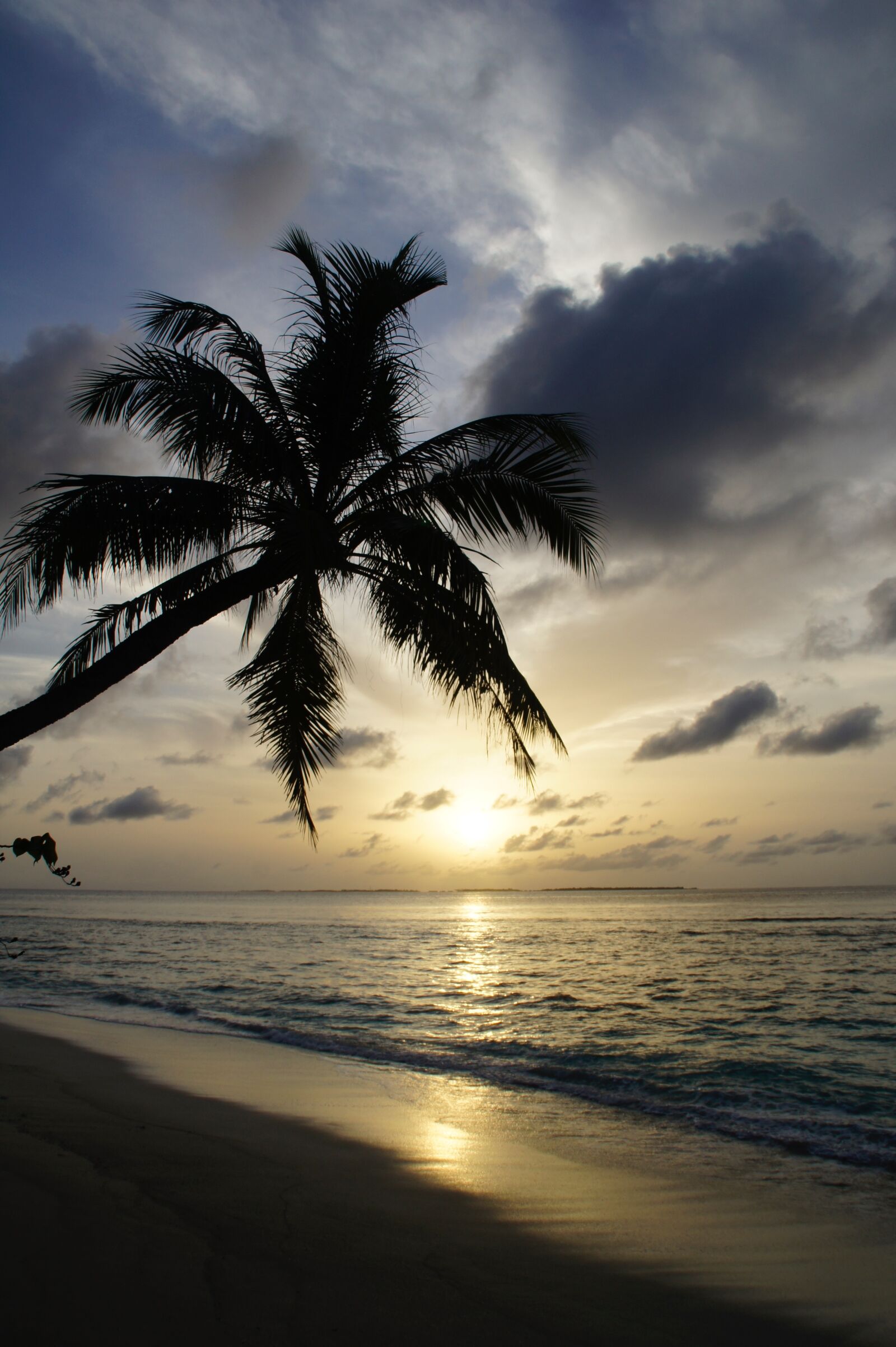 Sony SLT-A33 sample photo. Sunset, maldives, sea photography