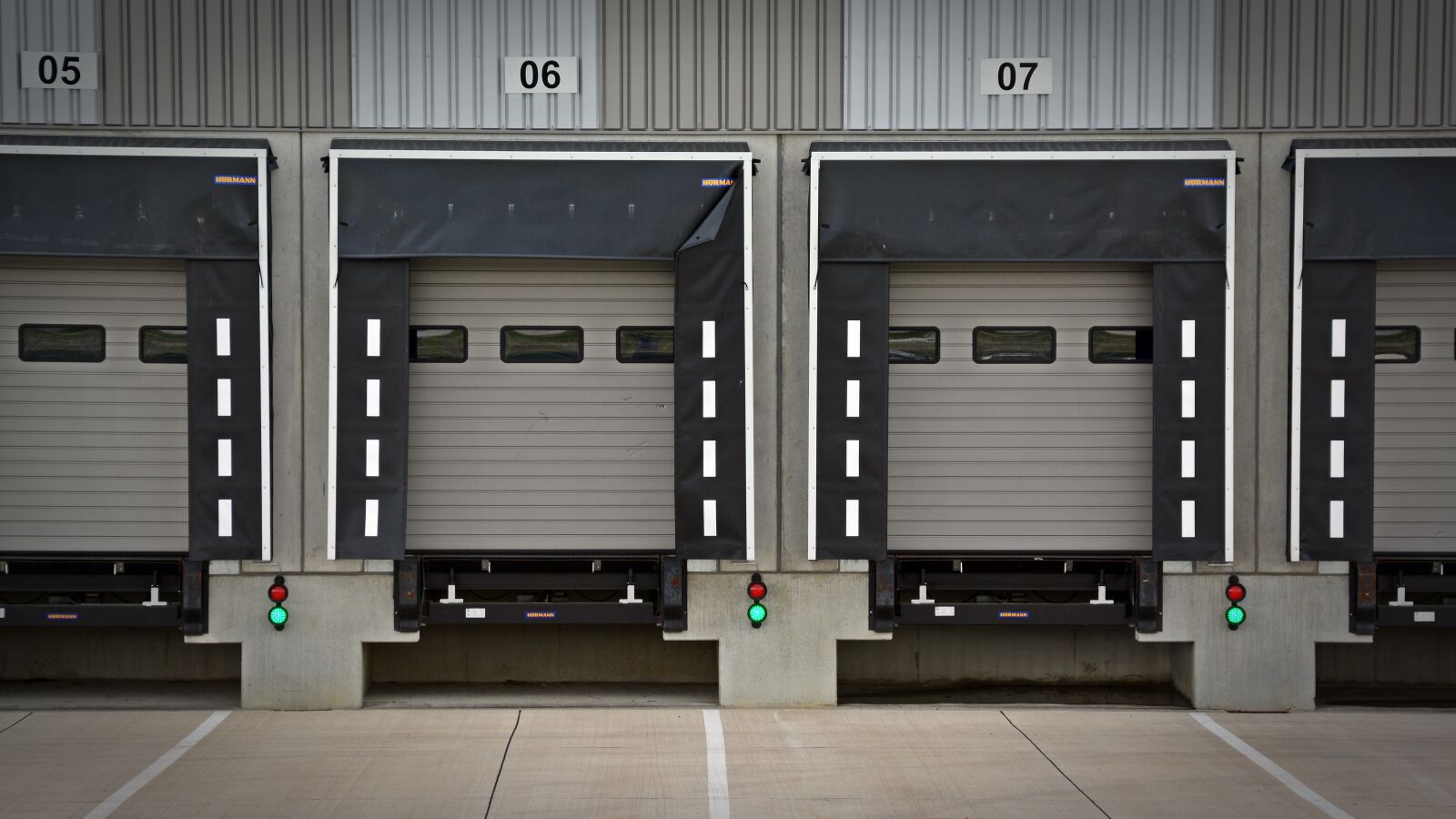 Nikon D5200 sample photo. Loading ramp, transport, loading photography