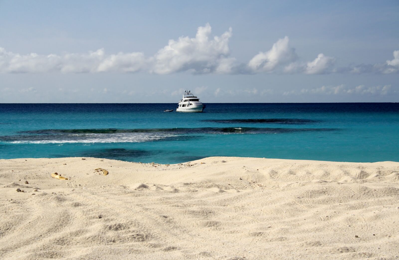 Canon EOS 1000D (EOS Digital Rebel XS / EOS Kiss F) sample photo. Sea, boat, vacation photography