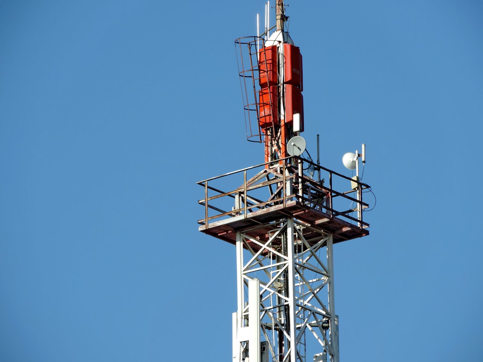 Nikon Coolpix P520 sample photo. Tower, antenna, steel, power photography
