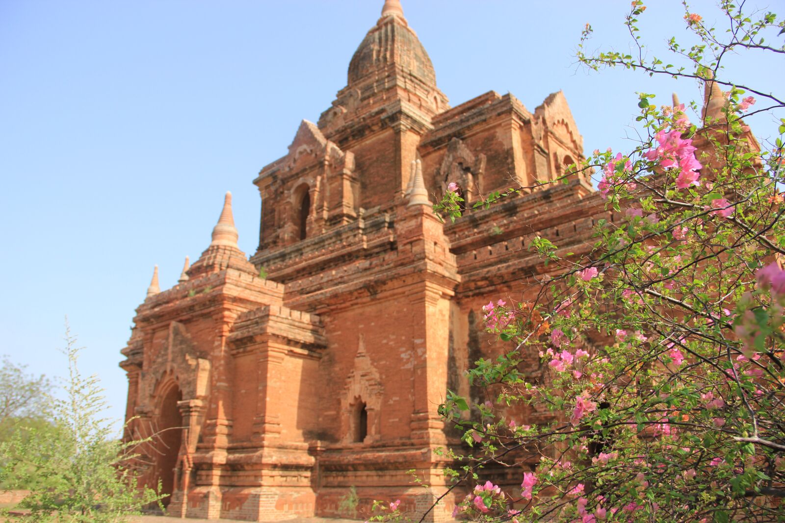 Canon EOS 550D (EOS Rebel T2i / EOS Kiss X4) sample photo. Myanmar, temple, monuments photography