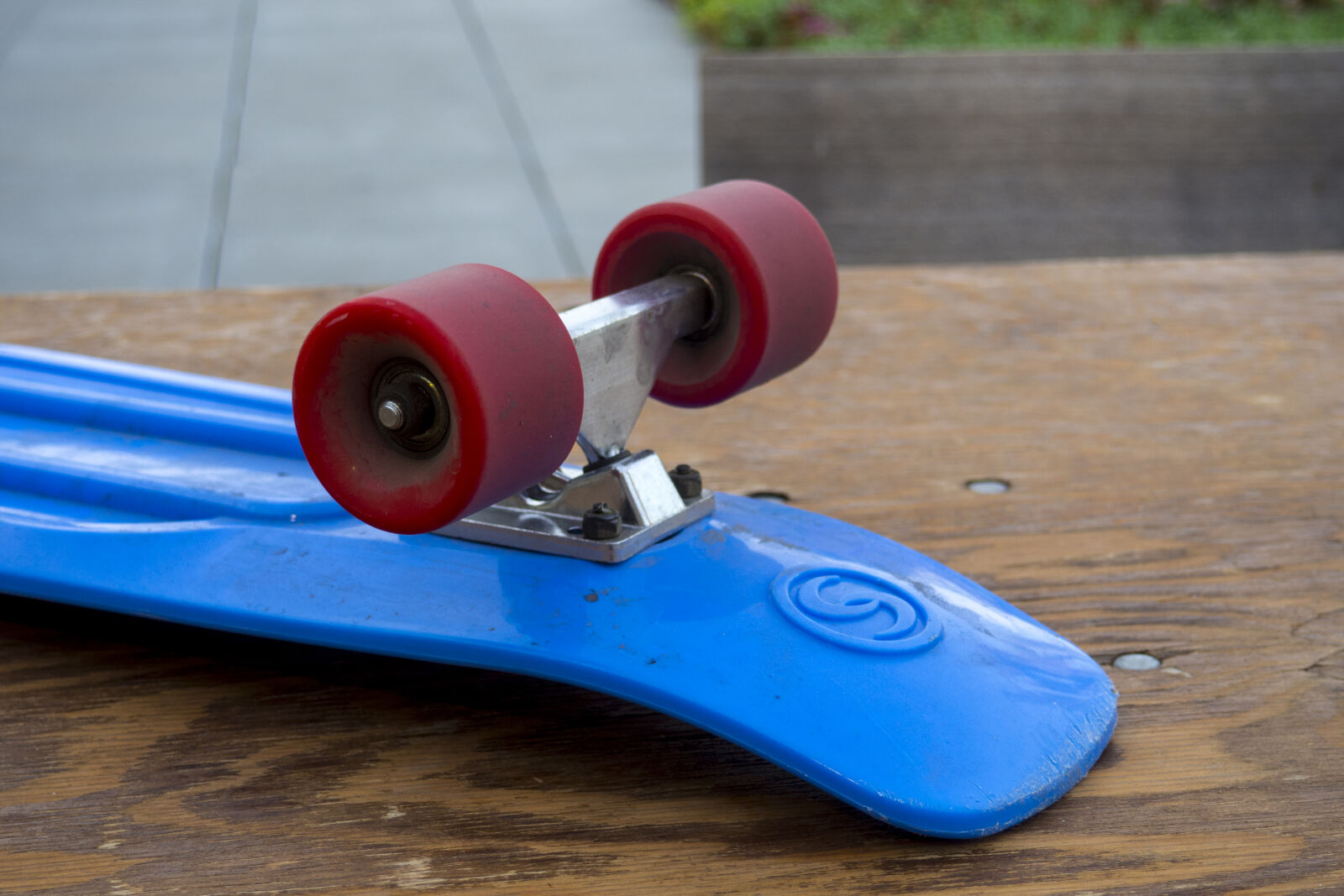 Olympus OM-D E-M10 II sample photo. Blue, board, longboard, red photography