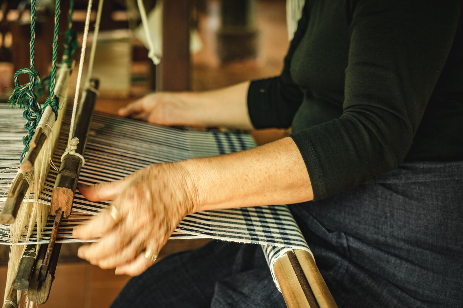 Sony a7 II + Sony Vario Tessar T* FE 24-70mm F4 ZA OSS sample photo. Weaving, hand, carpet photography