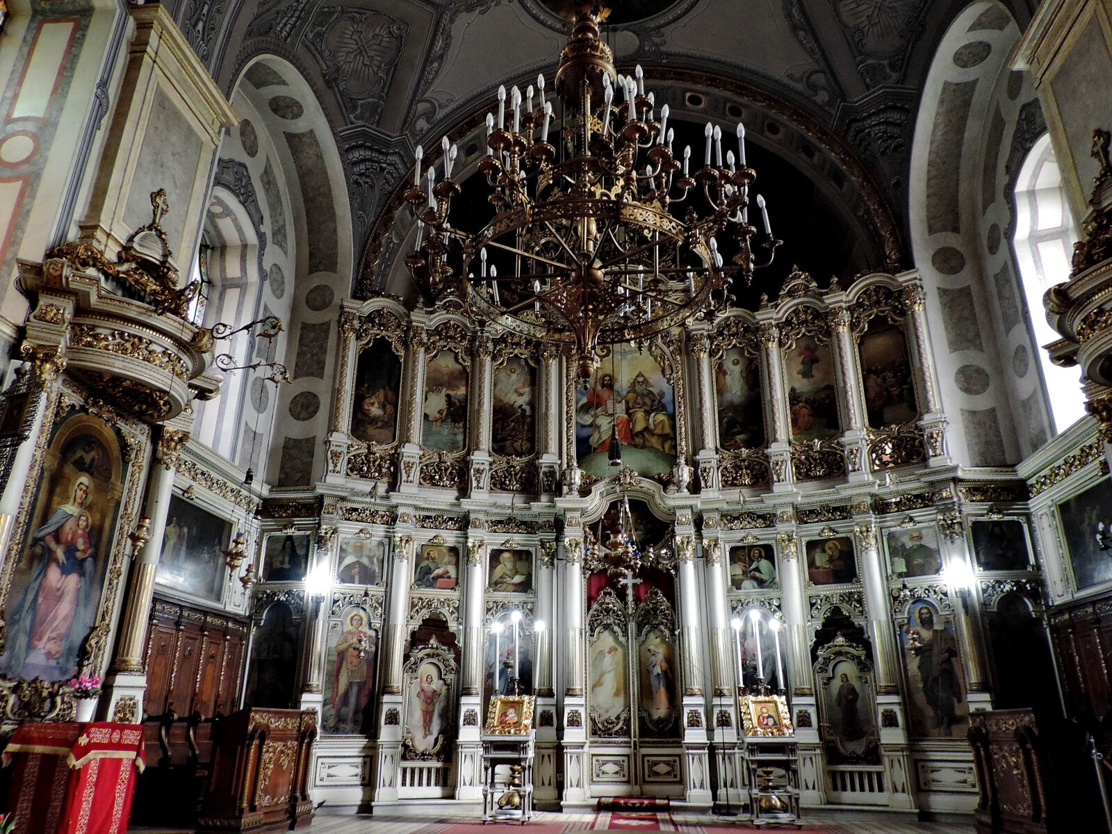 Nikon Coolpix P520 sample photo. Brass, chandelier, orthodox, church photography