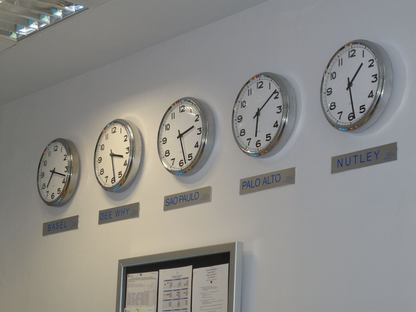 Canon PowerShot G10 sample photo. Clock, time zones, time photography
