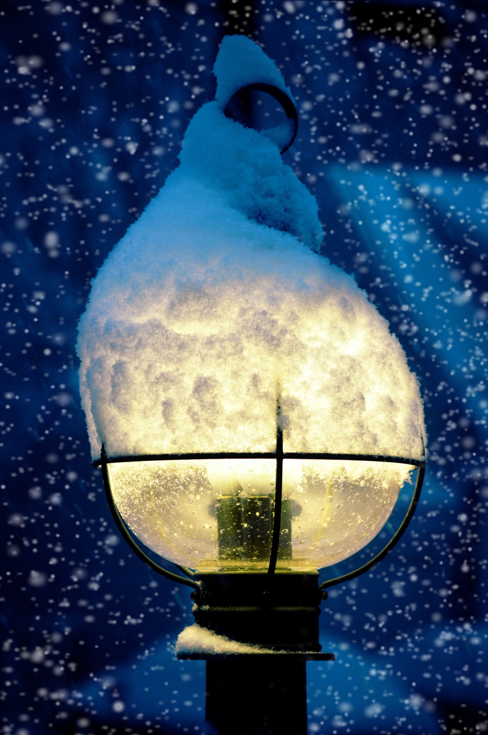 Nikon D3200 sample photo. Lamp, lamppost, snow photography