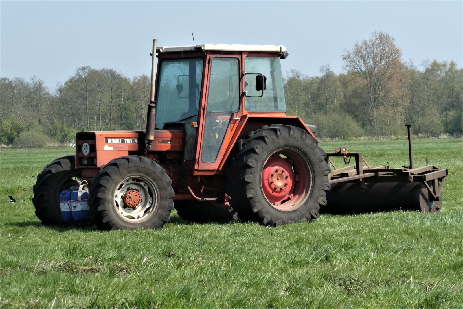 Panasonic Lumix DC-ZS70 (Lumix DC-TZ90) sample photo. Tractor, agricultural machinery, grassland photography