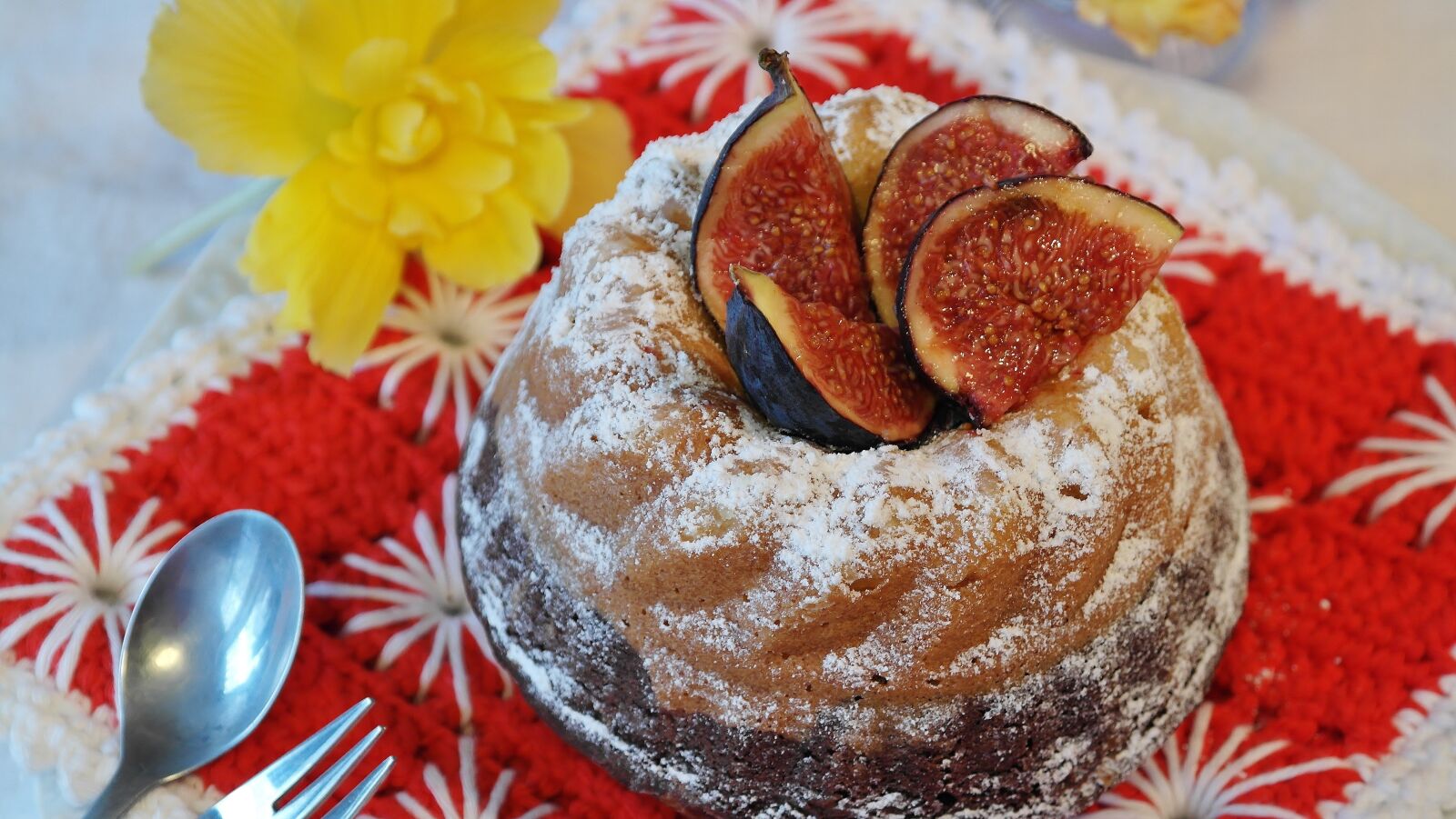 Samsung NX20 sample photo. Cake, guglhupf, egg photography
