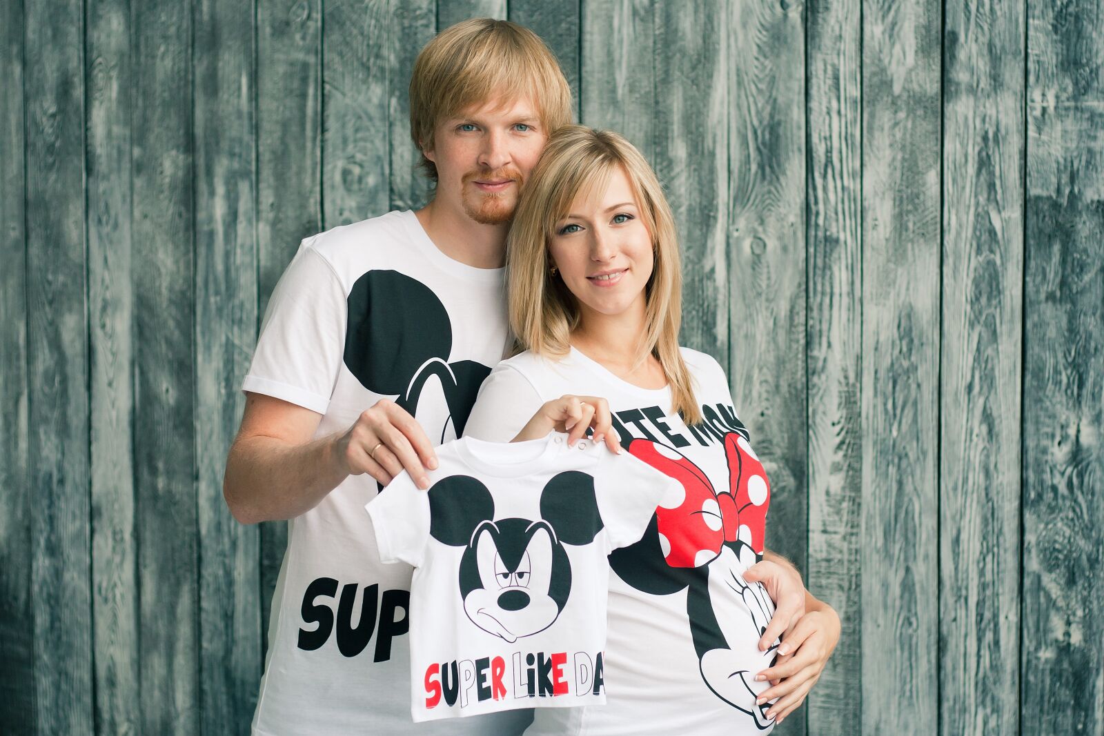 Canon EOS 350D (EOS Digital Rebel XT / EOS Kiss Digital N) sample photo. Pregnancy, baby's bootees, mickey photography