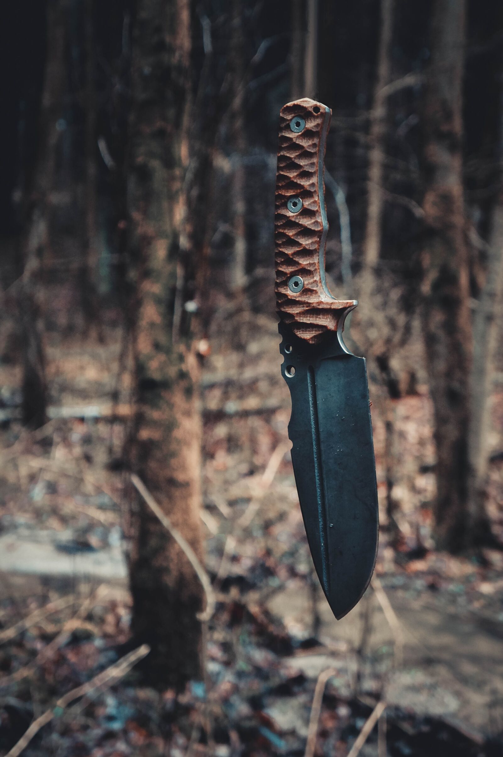 Sony Alpha NEX-3N sample photo. Knife, forest, caveman photography