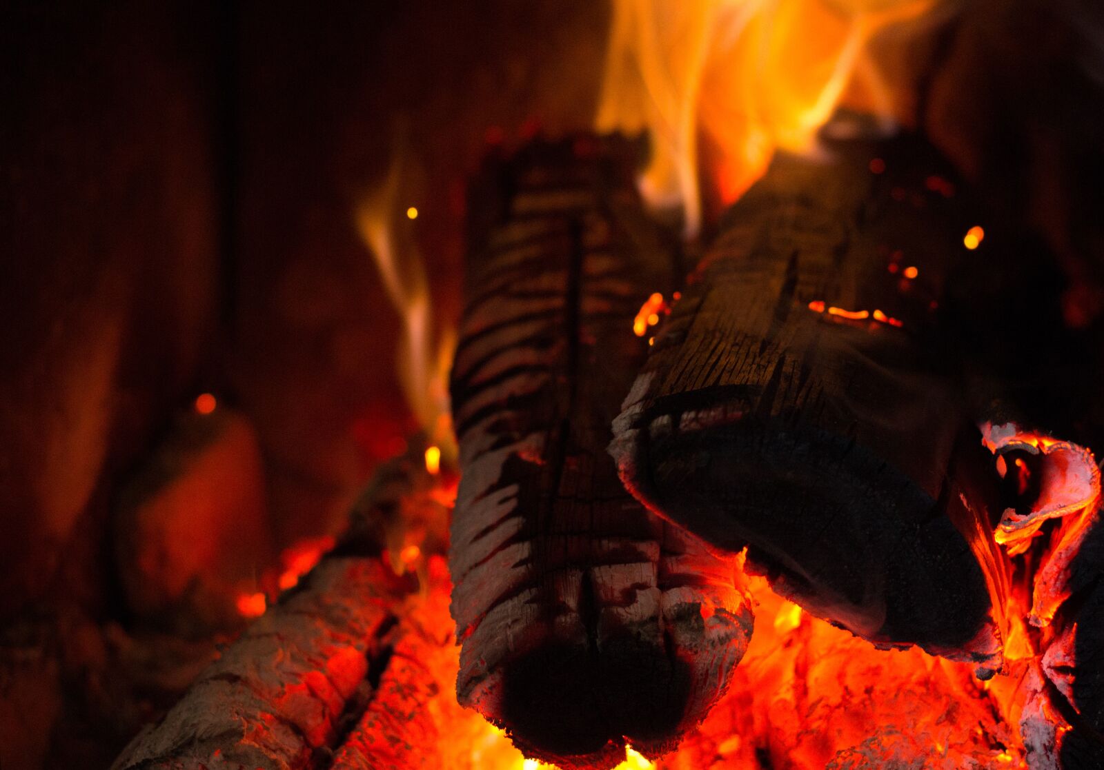 Canon EOS 1200D (EOS Rebel T5 / EOS Kiss X70 / EOS Hi) sample photo. Fire, lena, flame photography