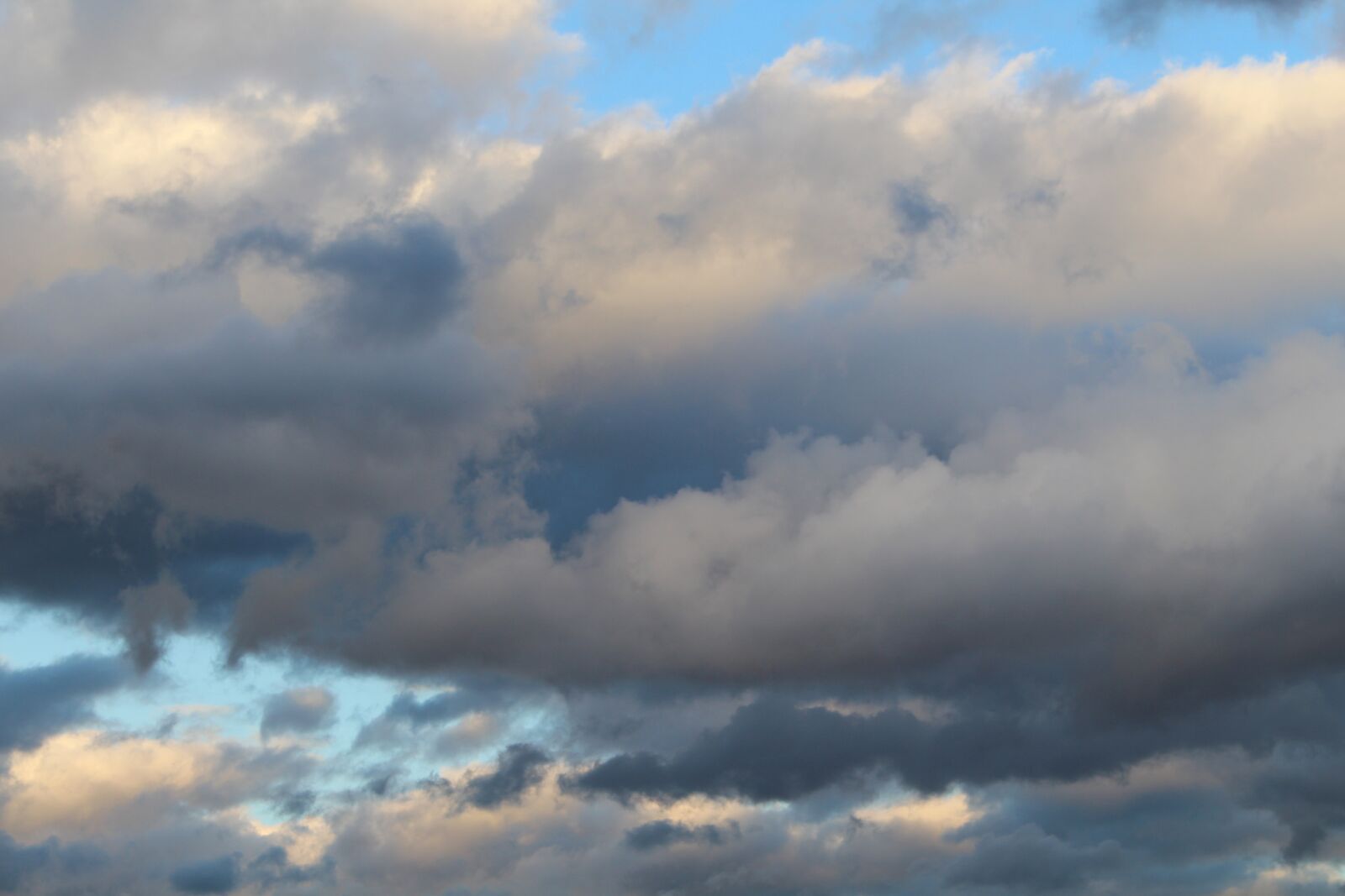 Canon EOS 700D (EOS Rebel T5i / EOS Kiss X7i) sample photo. Clouds, sky, blue photography