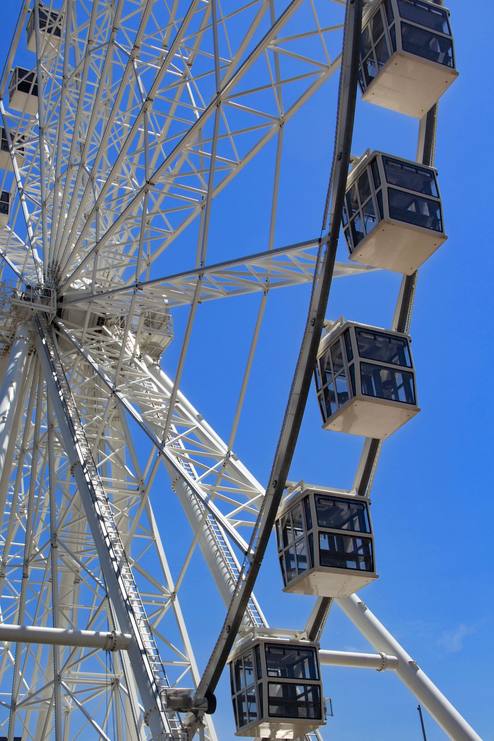 Canon EOS 700D (EOS Rebel T5i / EOS Kiss X7i) + Canon EF-S 18-135mm F3.5-5.6 IS sample photo. Almaty, kazakhstan, ferris wheel photography