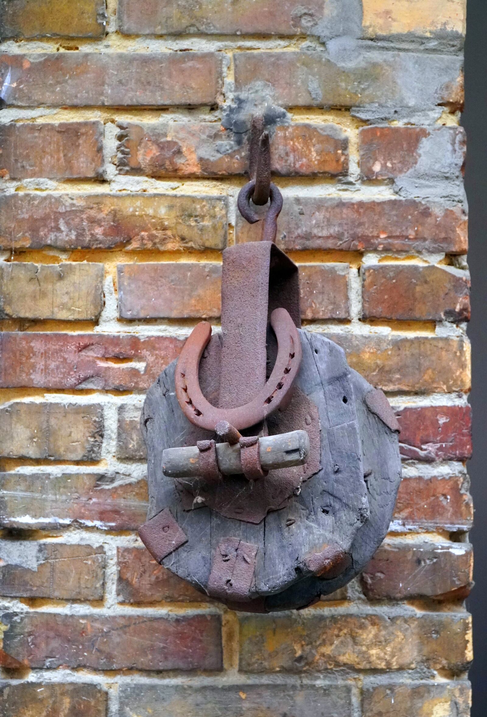 Sony E PZ 18-105mm F4 G OSS sample photo. Role, block and tackle photography