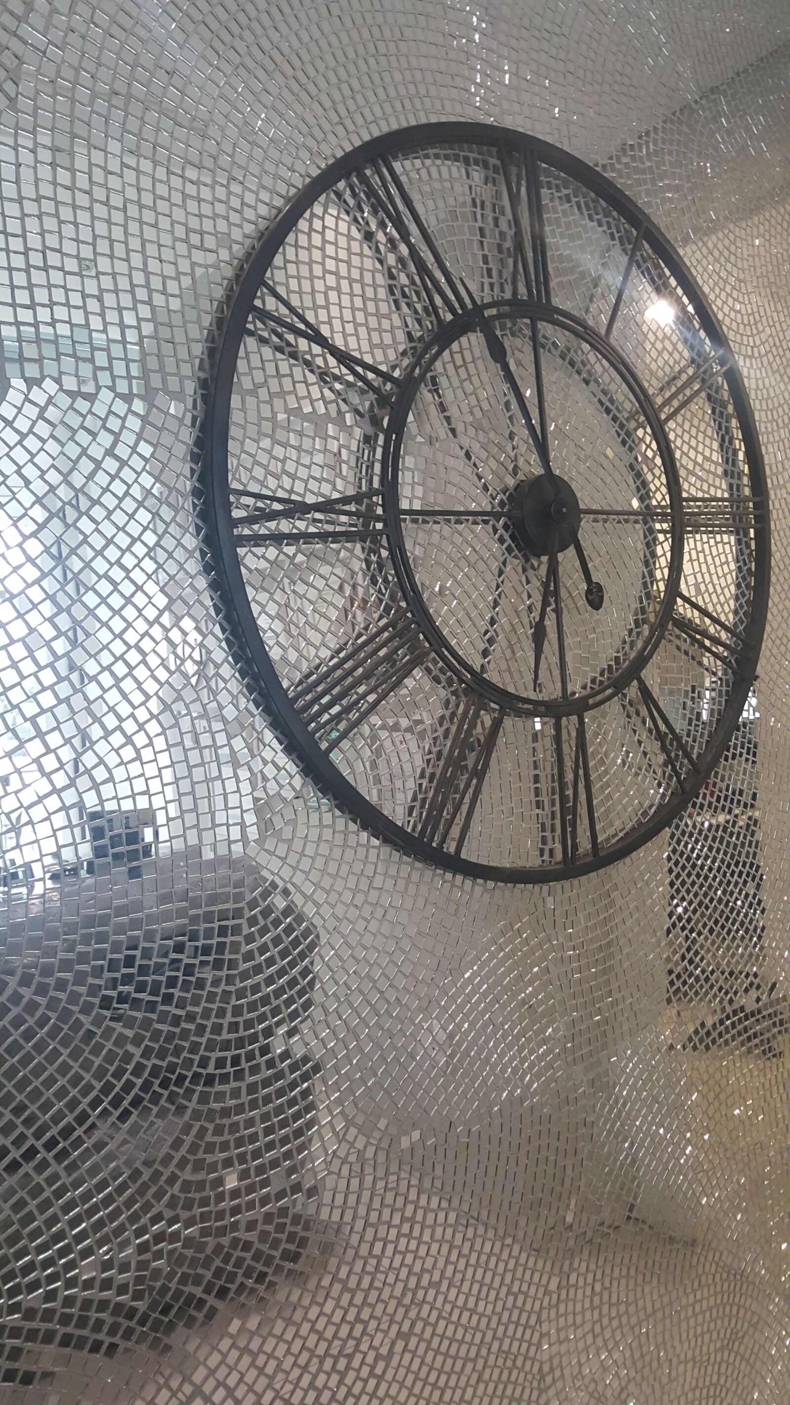 Samsung GALAXY S6 edge sample photo. Urban, mirror, clock photography